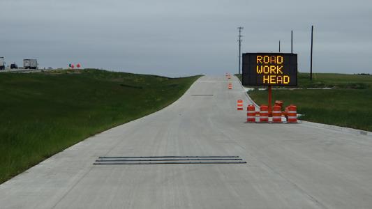 TxDOT end-of-queue warning system features two rumble strip arrays TxDOT end-of-queue warning system